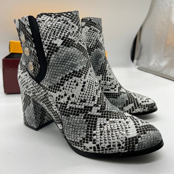 Forever Shoes - Forever Faux Leather Chunky Heeled Boots Womens Size 7.5 Snake Gray Color Bootie